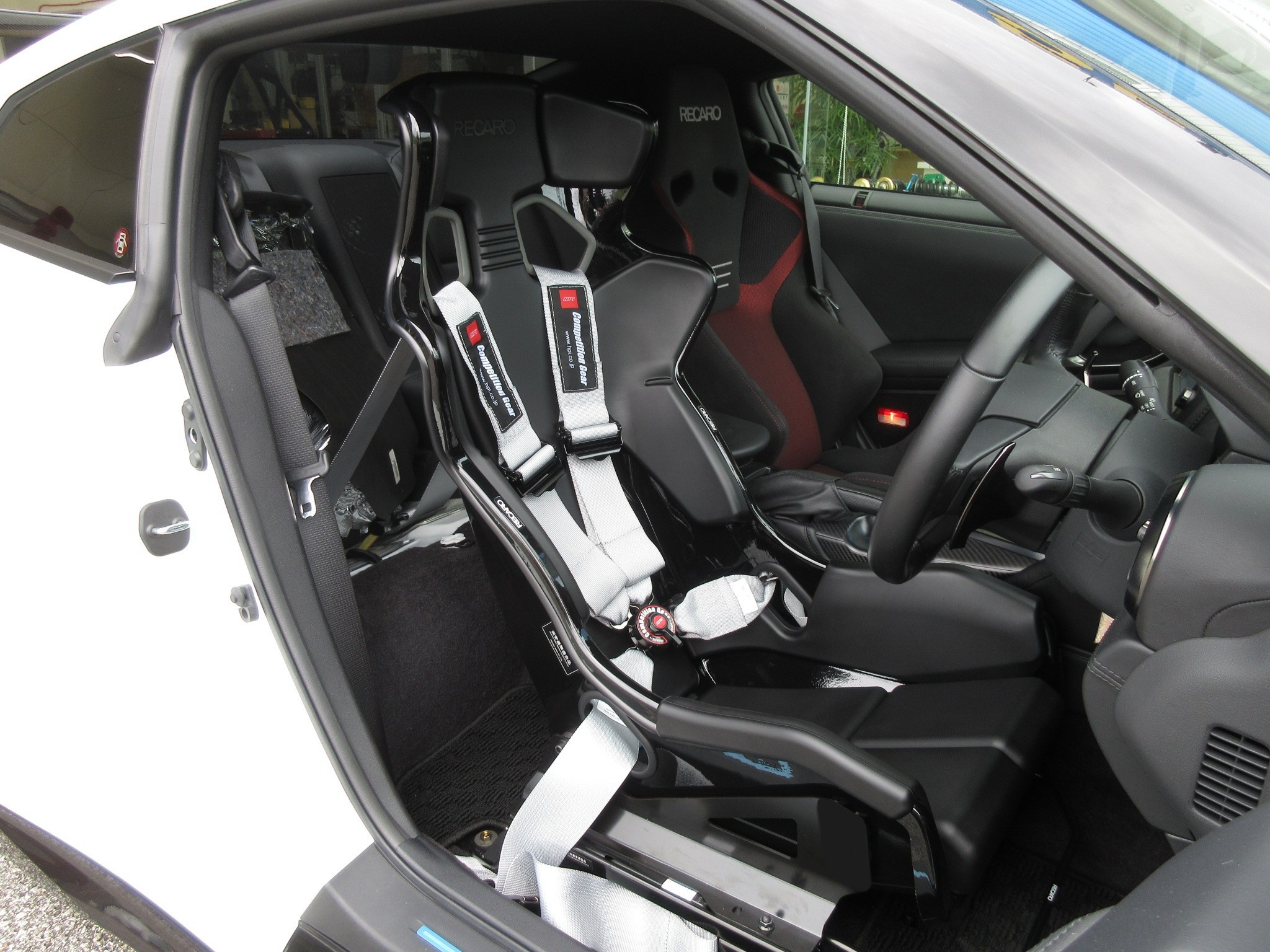 走りのGT-Rならやっぱりこのシートでしょ！R35GT-Rに「RECARO PRO