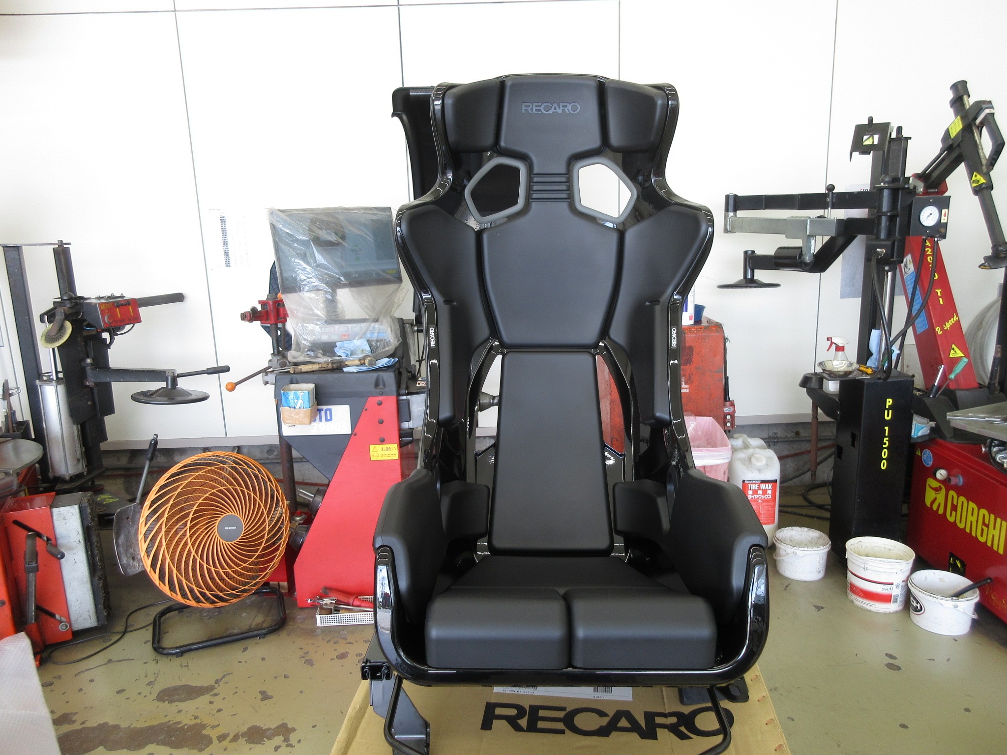 走りのGT-Rならやっぱりこのシートでしょ！R35GT-Rに「RECARO PRO