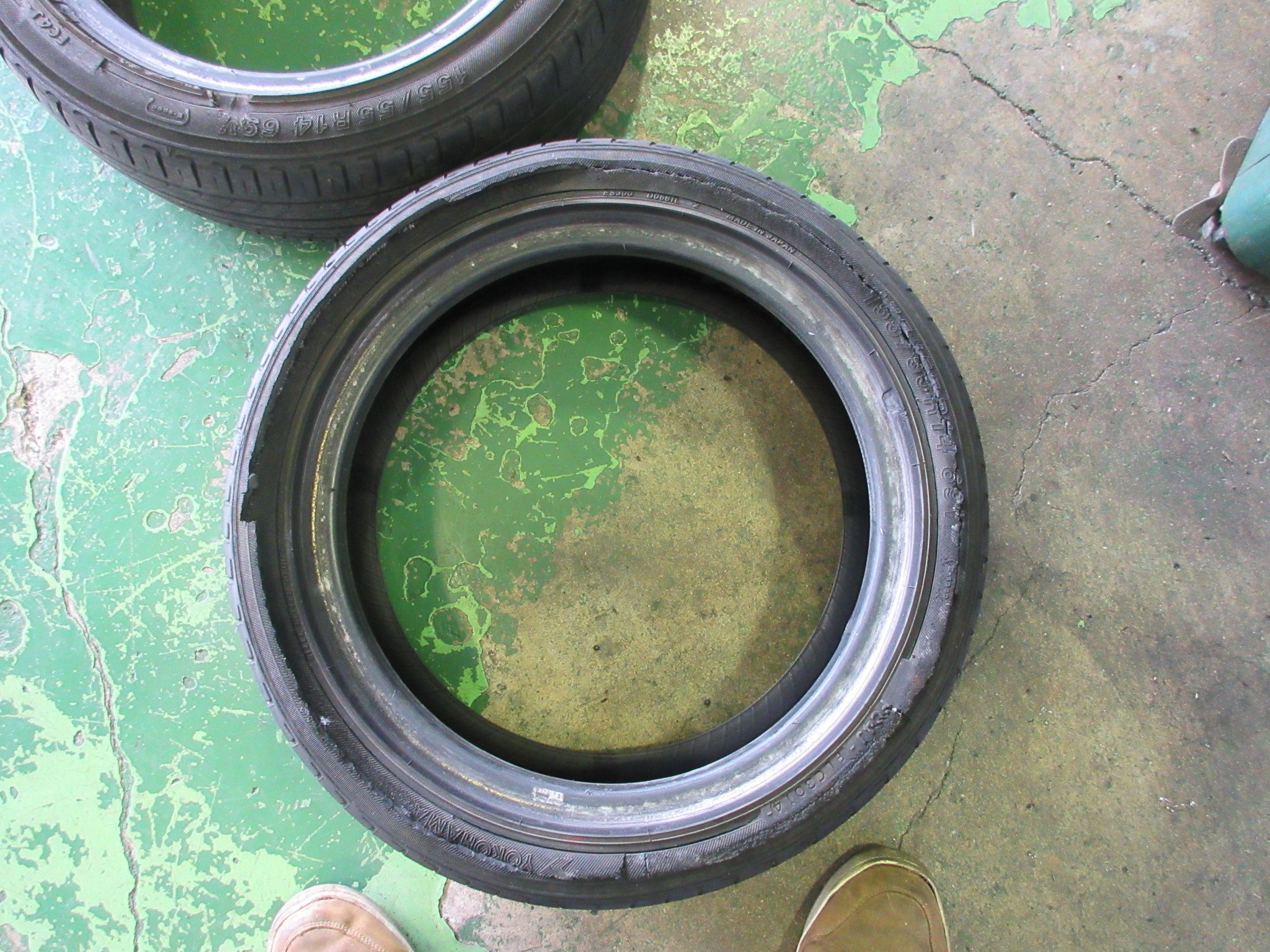 タイヤ バースト スズキ Mrワゴン タイヤ Staff日記 コクピット さつま貝塚 車のカスタマイズにかかわるスタッフより