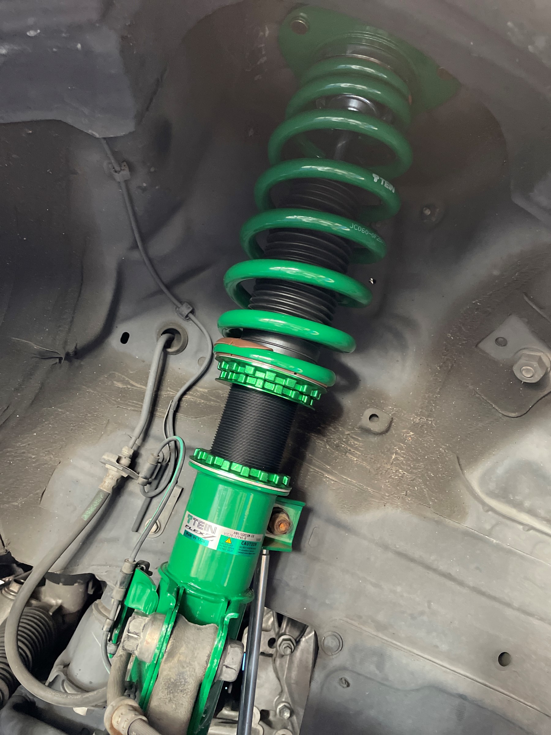 ベルファイヤ用30後期。TEIN 揃う サスペンションキット 緑色