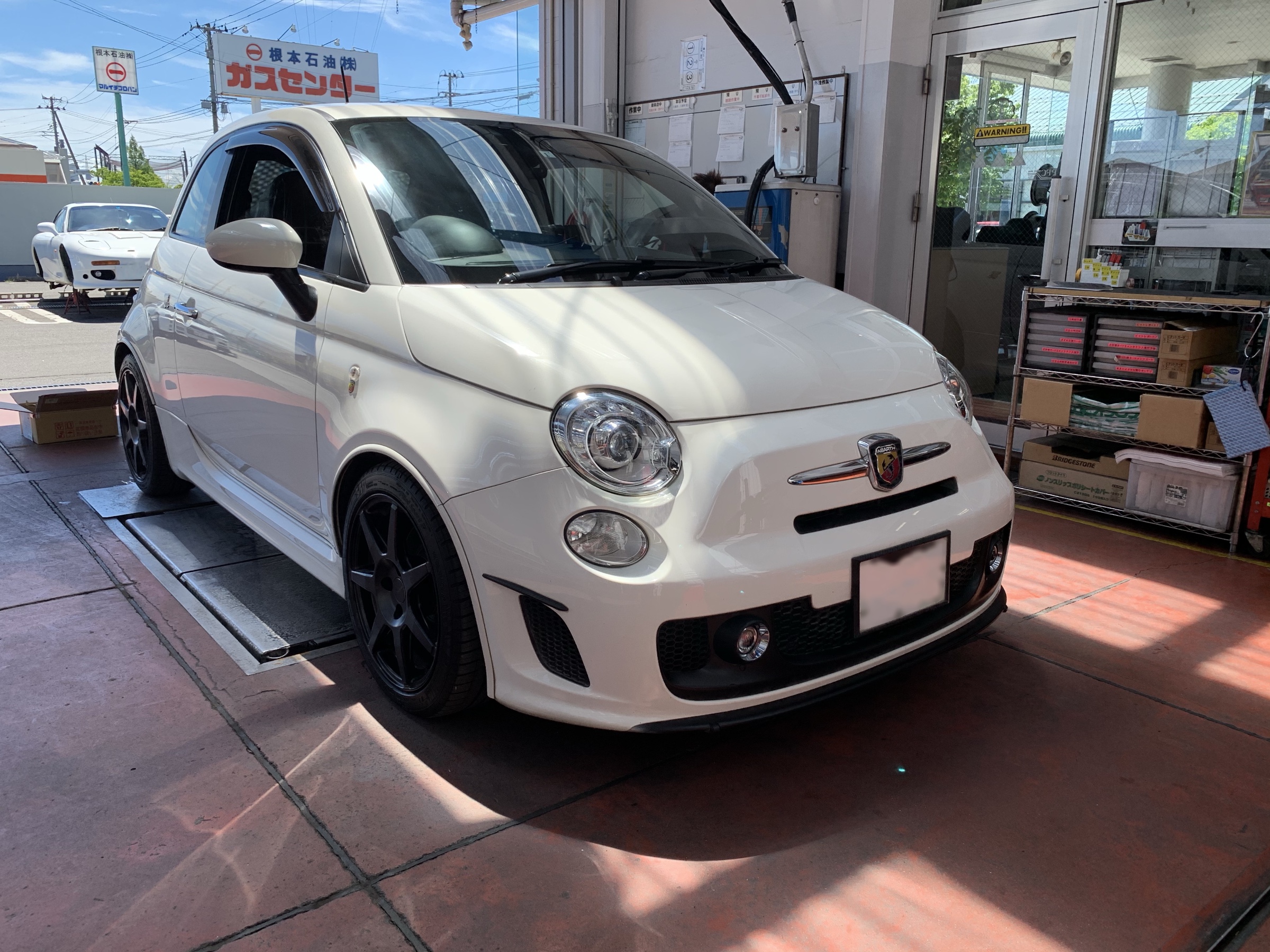アバルト リアブレーキパッド、ローター交換 | フィアット 500 アバルト | スタッフ 日記 | コクピット 荒井 | 車のカスタマイズにかかわるスタッフより アバルト リアブレーキパッド、ローター交換 | フィアット 500 アバルト | スタッフ 日記 | コクピット 荒井 | 車のカスタマイズにかかわるスタッフより