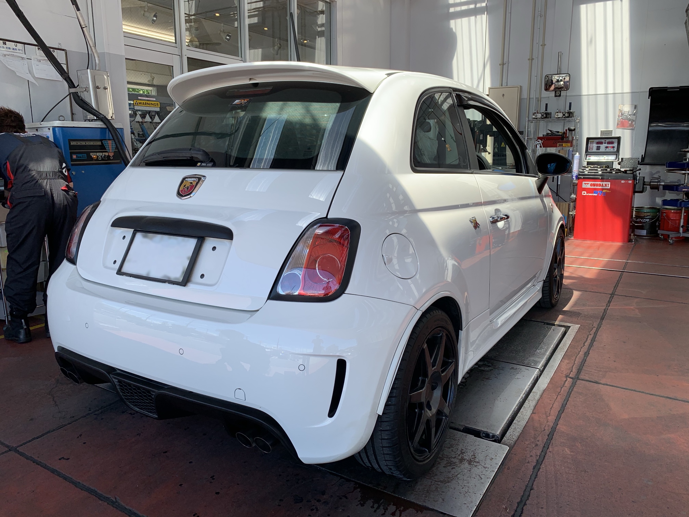 アバルト リアブレーキパッド、ローター交換 | フィアット 500 アバルト | スタッフ 日記 | コクピット 荒井 |  車のカスタマイズにかかわるスタッフより