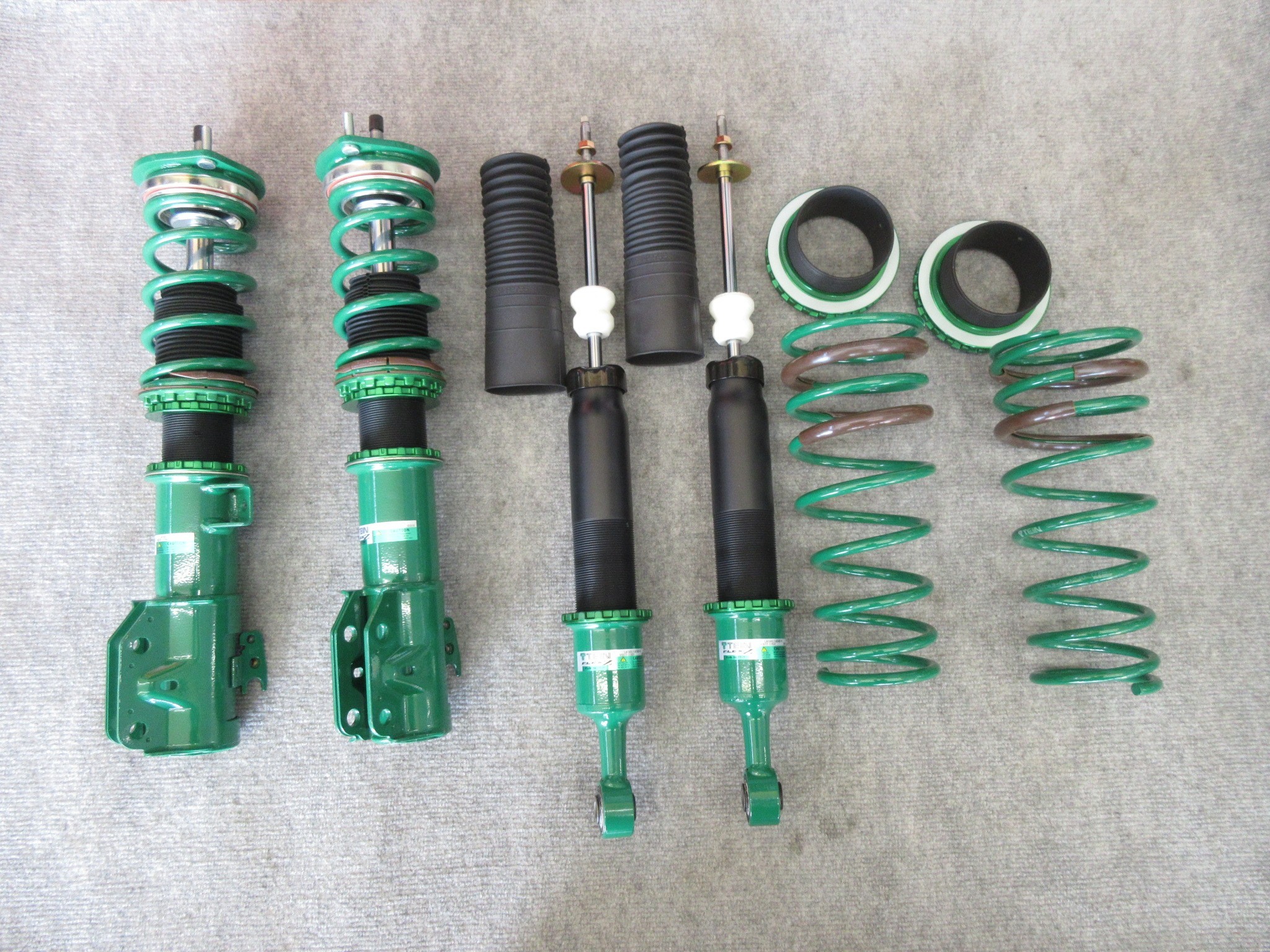 TEIN　アブソーバ　車高調　ダイハツキャストLA250 適合確認で悩みましたが最後はカッコ良く仕上がりました