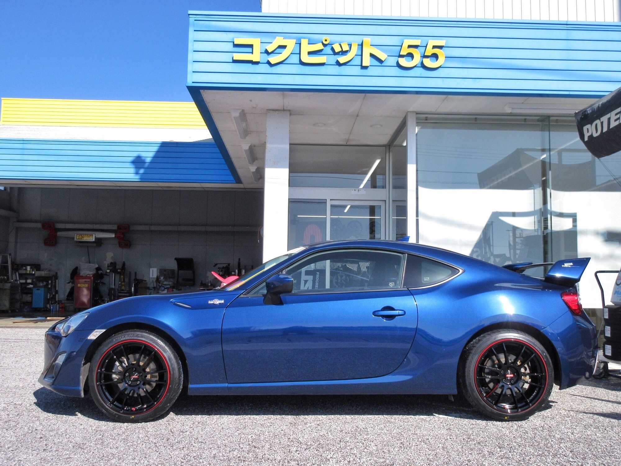 魔法のレッドラインに心奪われました！ トヨタ 86（ZN6）＆「レイズ