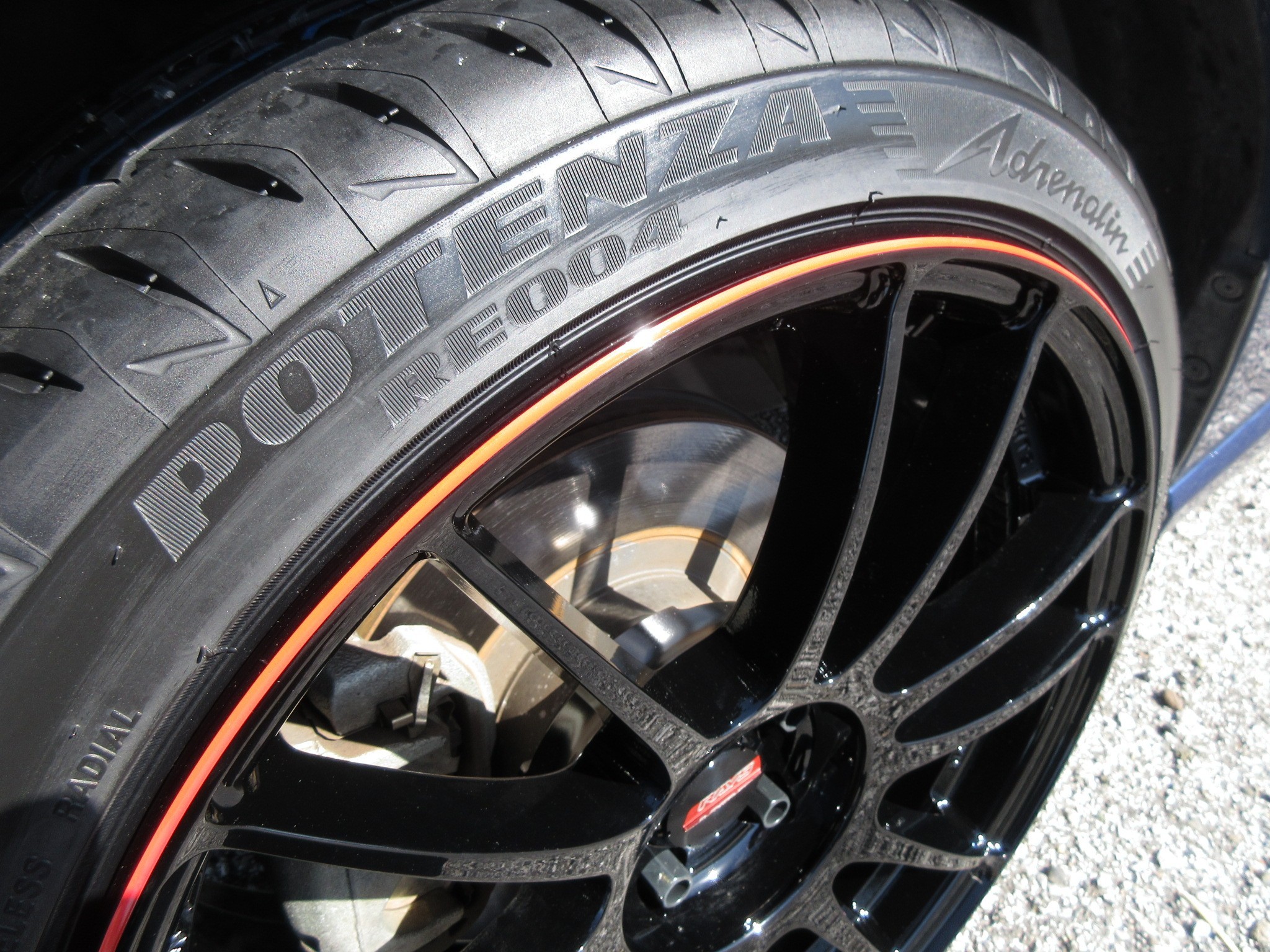 魔法のレッドラインに心奪われました! トヨタ 86(ZN6)&「レイズ