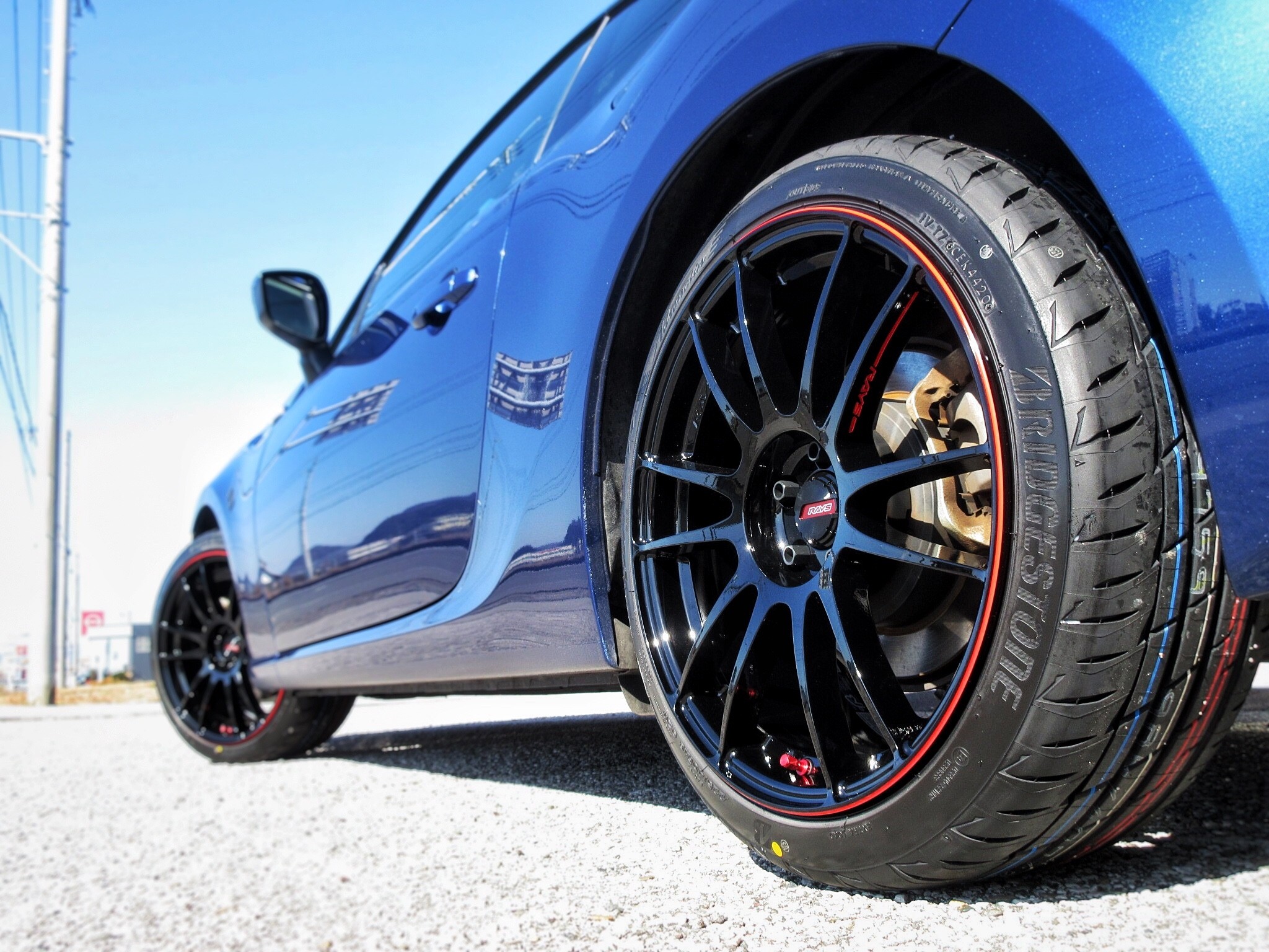 魔法のレッドラインに心奪われました! トヨタ 86(ZN6)&「レイズ