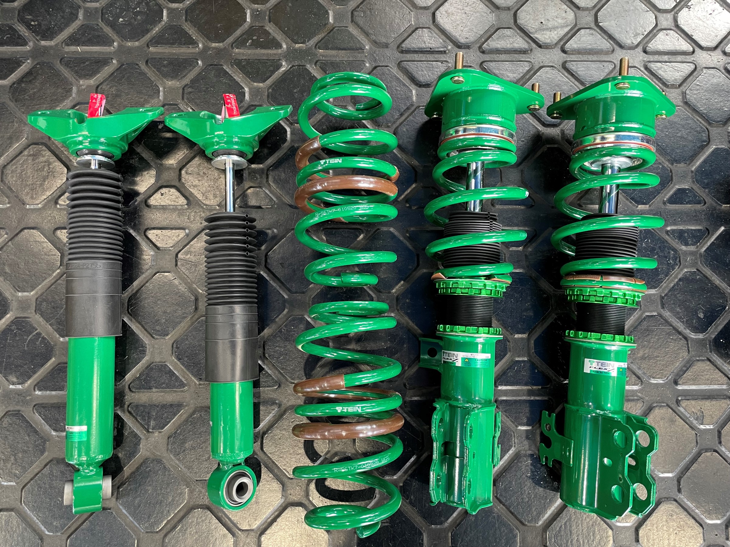 ☆トヨタ カローラスポーツをテイン フレックスZでカッコよく ☆トヨタ カローラスポーツをテイン フレックスZでカッコよく