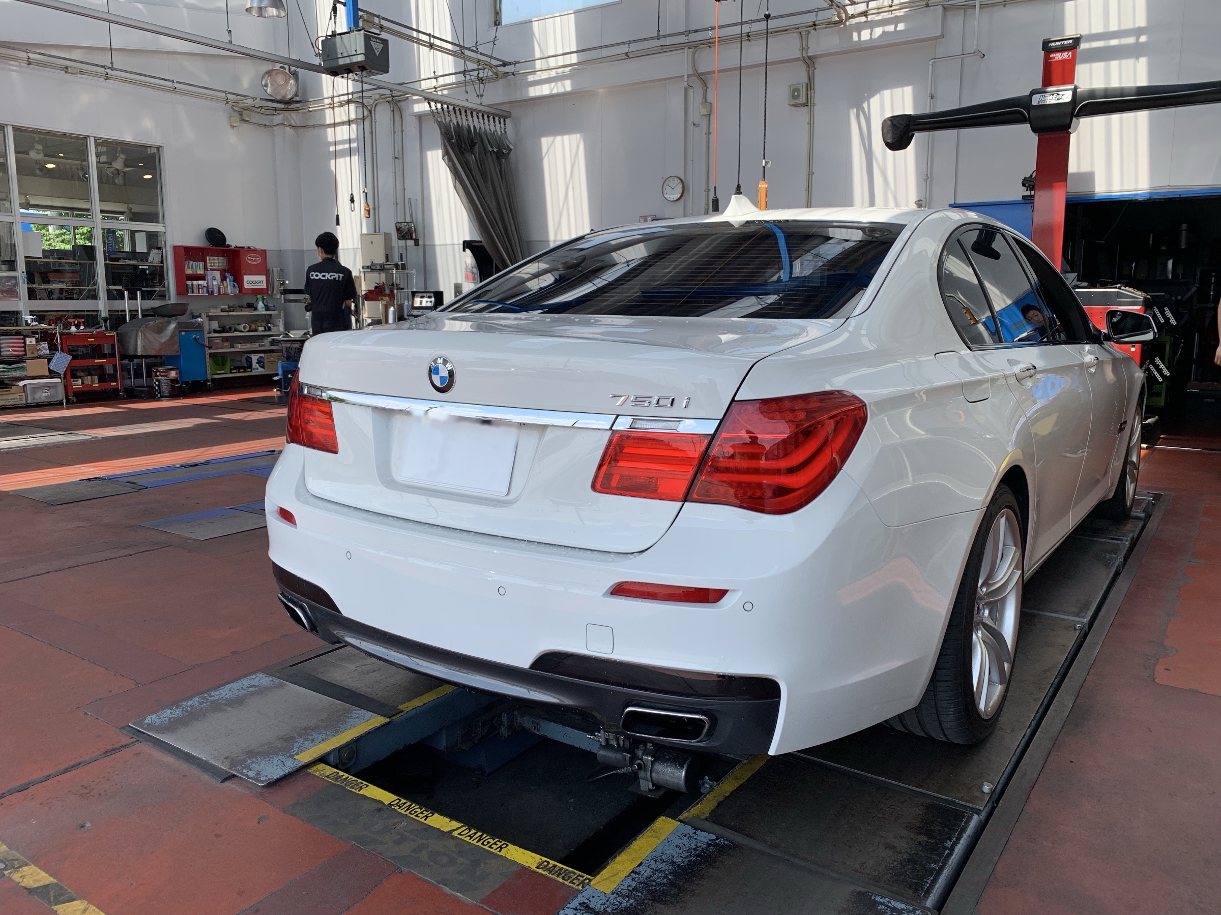 BMW 750i ダウンサス交換 | BMW 7シリーズ | スタッフ 日記