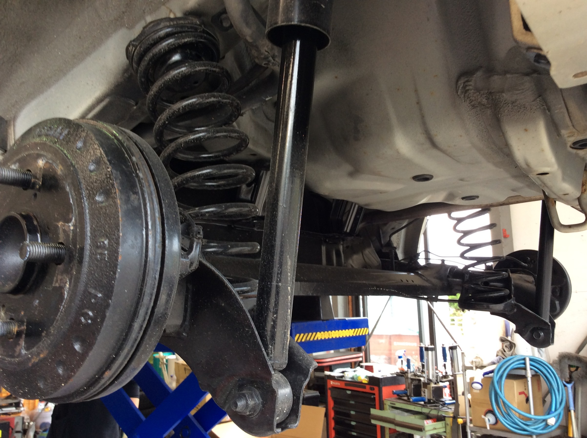 ダイハツ タント L375 車高調＆スタビライザー取り付けます