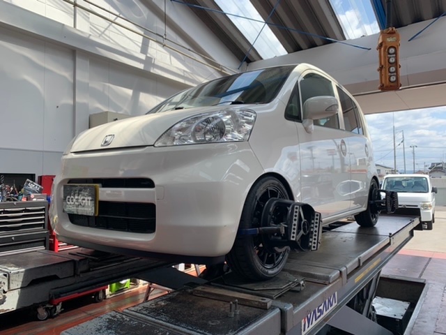 Honda Life Jb5 Potenza Sw010 Re 71rs取付 4輪アライメント測定 調整 キャンバーボルト取付 車高調整 ホンダ ライフ 足まわり サスペンション ブレーキ スタッフ 日記 コクピット 荒井 車のカスタマイズにかかわるスタッフより