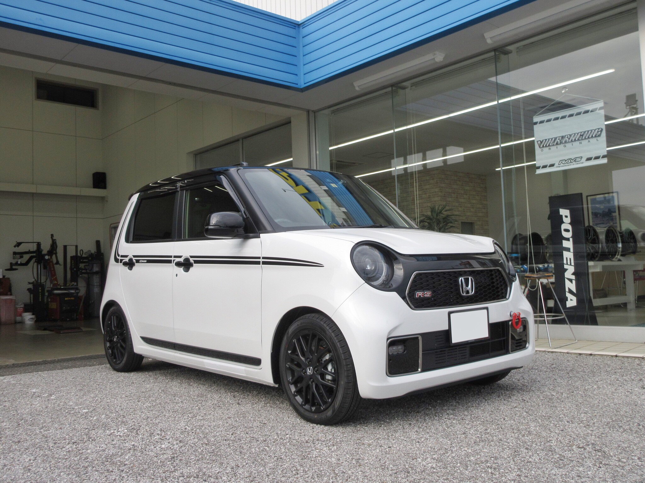 クルマ選びからカスタマイズにいたるまで 新型n One Rs Jg3 をトータルでサポートさせて頂きました 今回はスピーカー交換とエアロの取り付けです ホンダ N One 店長アサコのブログ コクピット 55 車のカスタマイズにかかわるスタッフより
