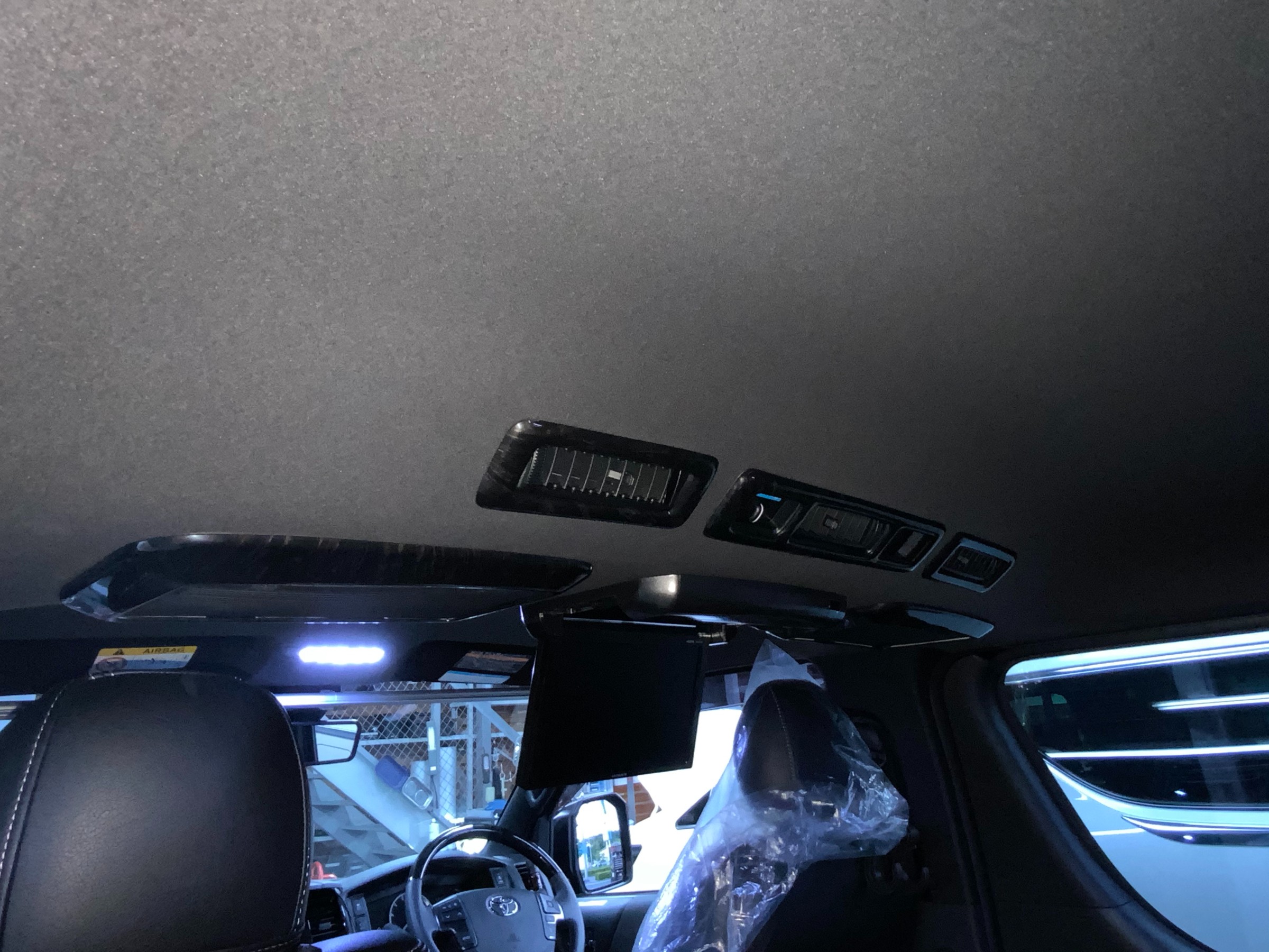トヨタ ハイエース アルパイン スピーカー交換 リアシート スピーカー増設 デットニング施工 トヨタ ハイエース Av カーナビ ドライブレコーダー Etc Av カーナビ ドライブレコーダー Etc オーディオ取付 スタッフ 日記 コクピット 荒井 車の