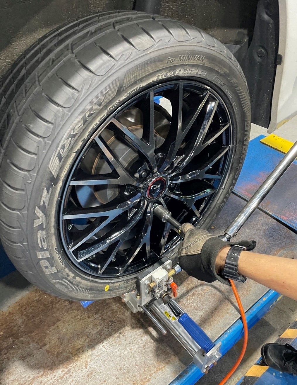 ☆ウェッズ レオニスMX ホイールセット取り付け 【VOXY