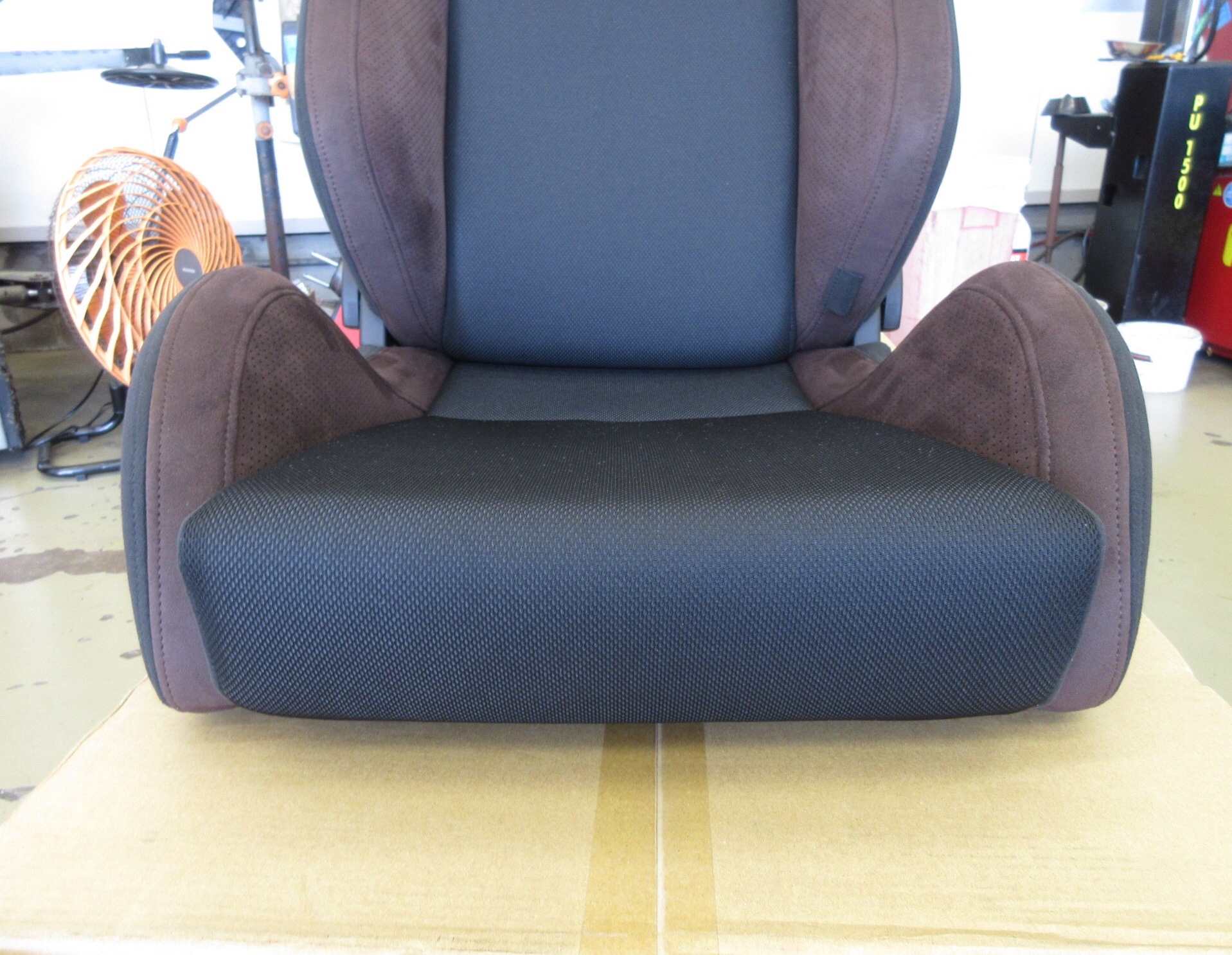 やっぱり1脚だと寂しかったのでSR-7を追加して2脚セットにし