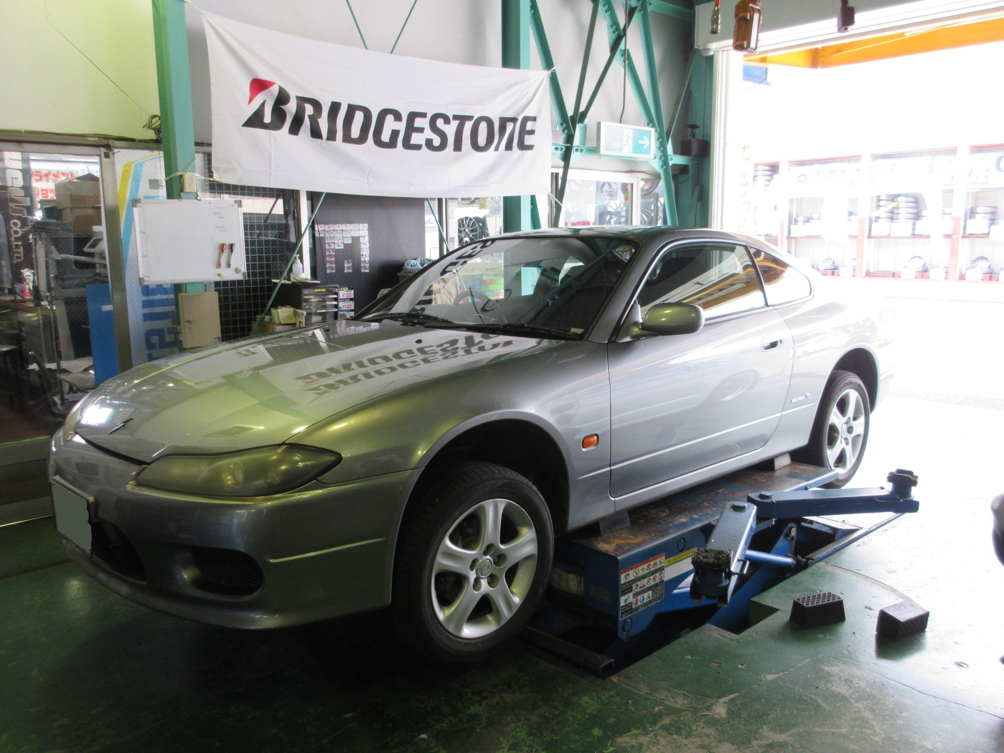 さつま祭り】セール開催中 シルビア（S15） タイヤ交換 | 日産