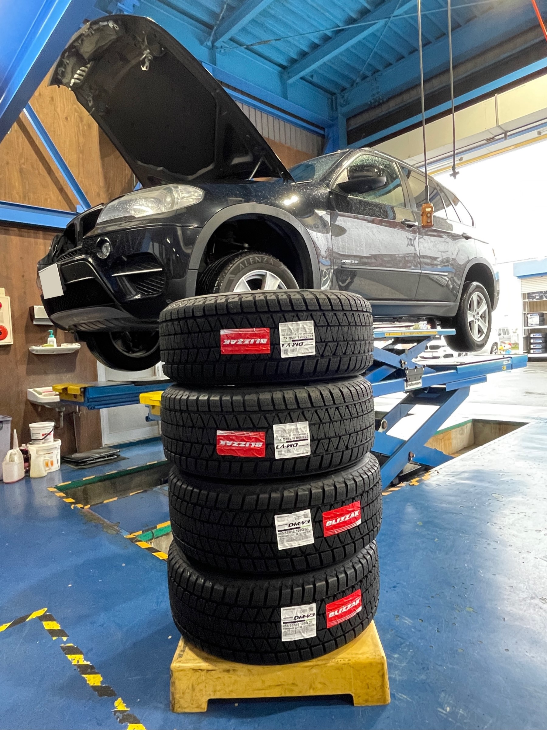 輸入車のスタッドレス オイル交換はお任せください Bmw X5 Bmw X5 タイヤ タイヤ タイヤ ホイール交換 スタッフ日記 スタイルコクピット ズーム 車のカスタマイズにかかわるスタッフより