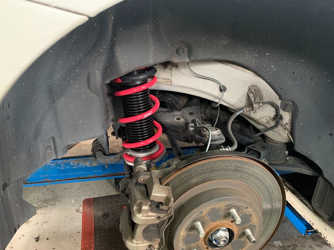 レヴォーグの足回りリフレッシュ ついでにローダウンも スバル レヴォーグ 足まわり サスペンション ブレーキ 足まわり サスペンション ブレーキ サスペンションパーツ関連取付 アフターパーツ取り付け事例 コクピット 麻生 お店の得意技紹介