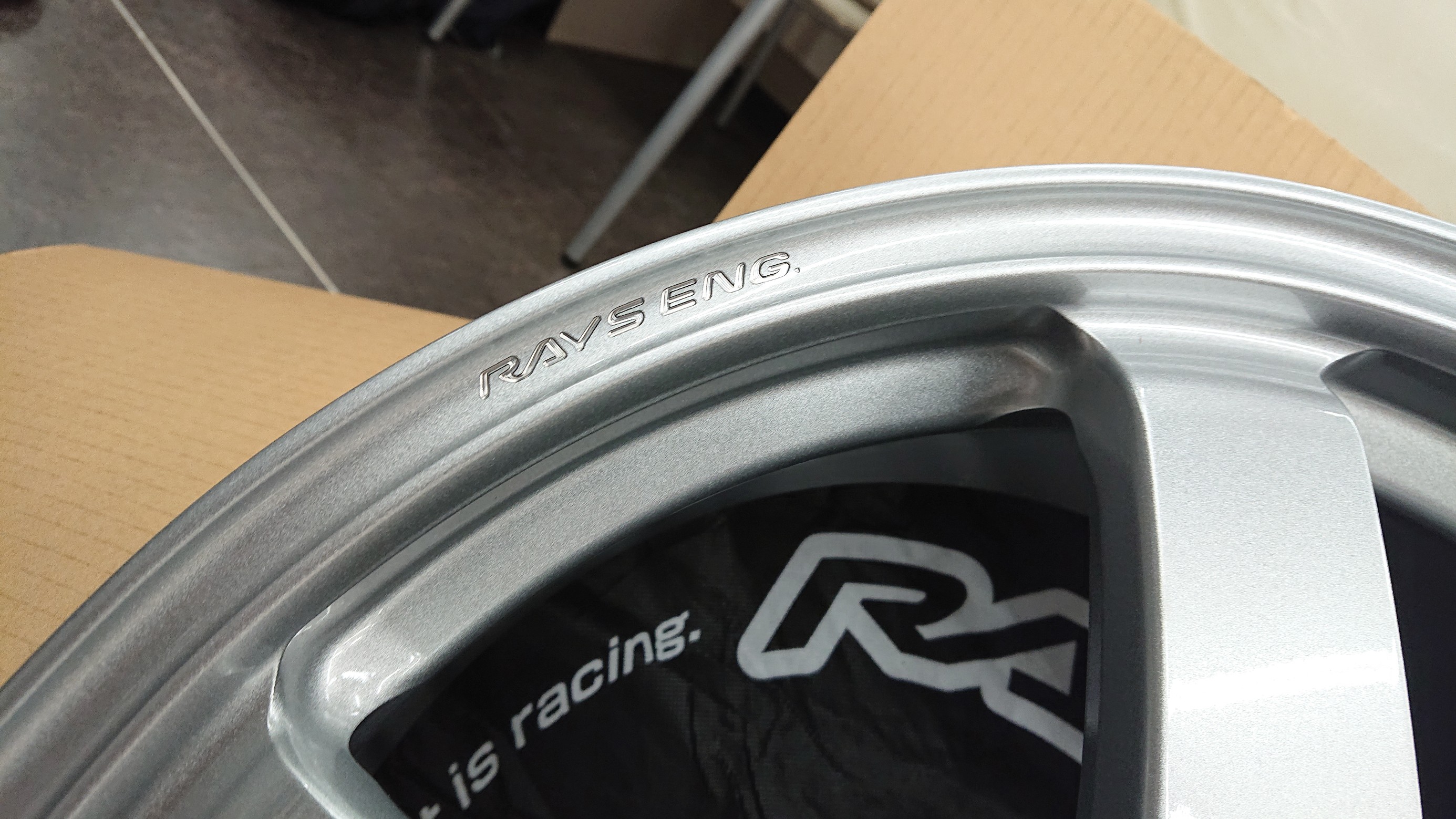 Rays レイズ の新色でオプションカラーの ダイヤモンドシルバー Ds が 顔見せ に登場しました ホイール タイヤ タイヤ ホイール交換 Feel Book スタイルコクピット フィール 車のカスタマイズにかかわるスタッフより