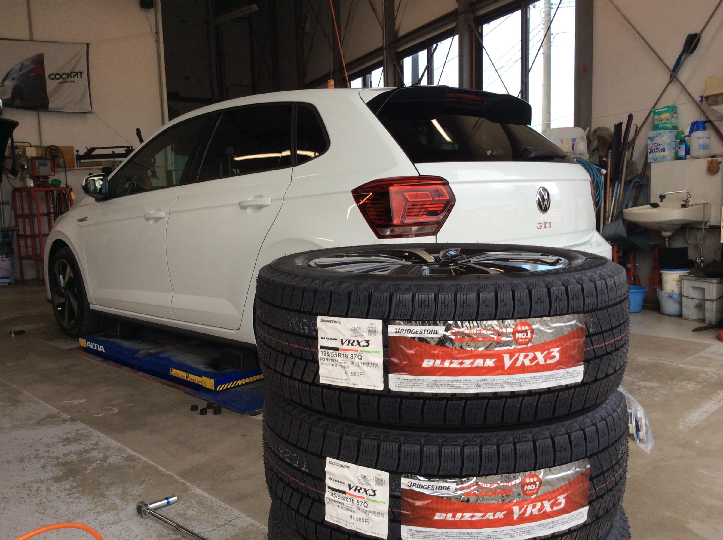 VWポロGTI スタッドレスタイヤ＆アルミホイール装着 | スタッフ日記