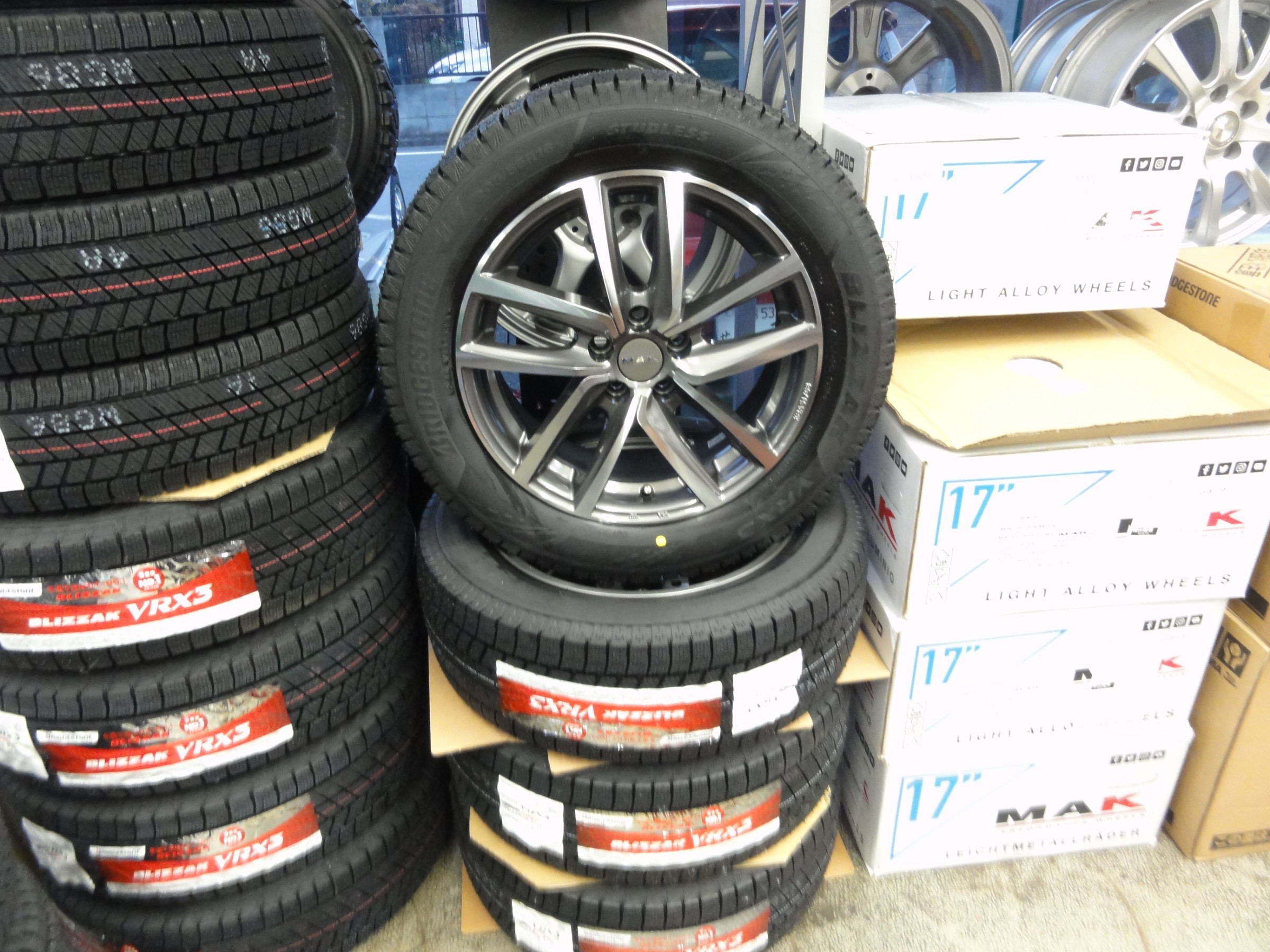 ポロ（GTI）ブリヂストンの最新スタッドレス「ブリザック VRX3