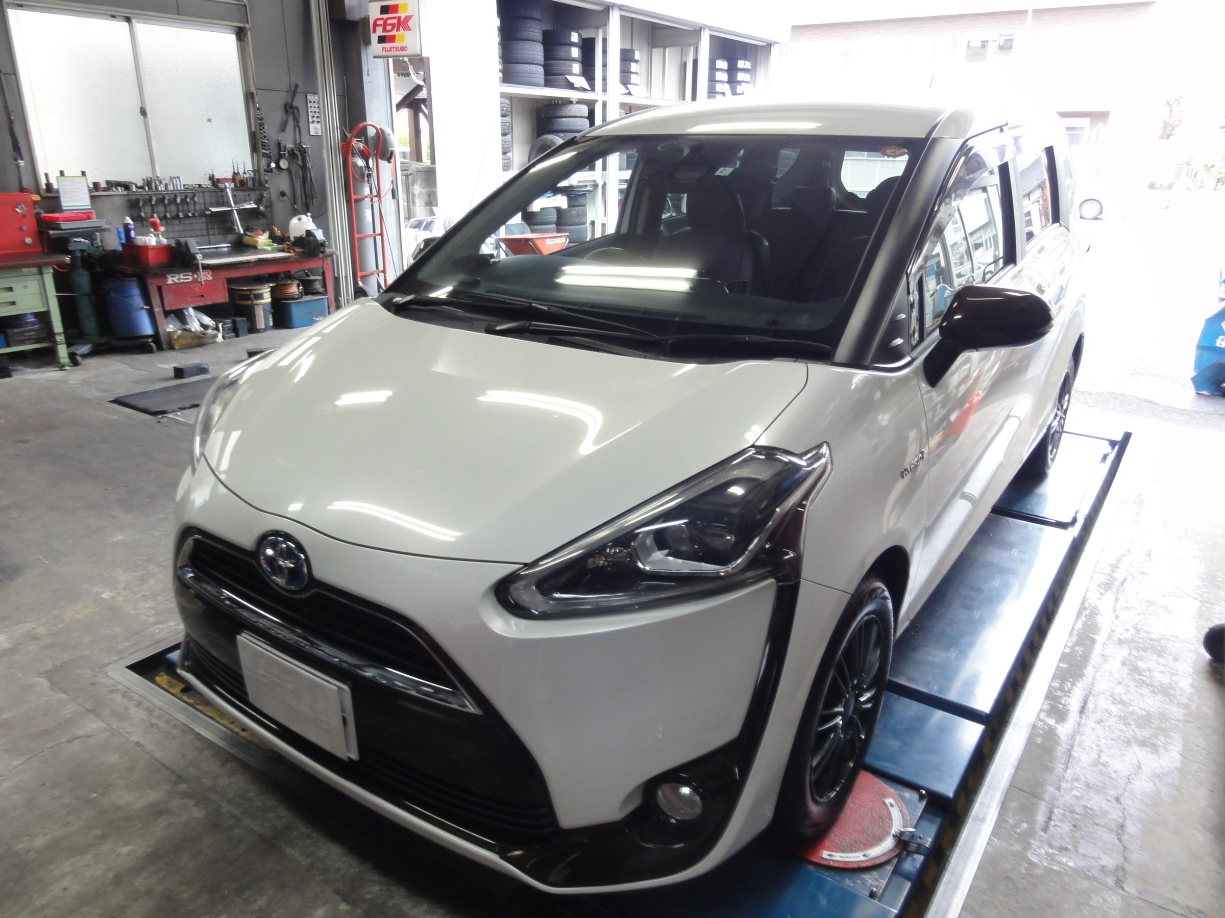 シエンタ（NHP170G）ブリヂストン・スタッドレスタイヤ「ブリザック