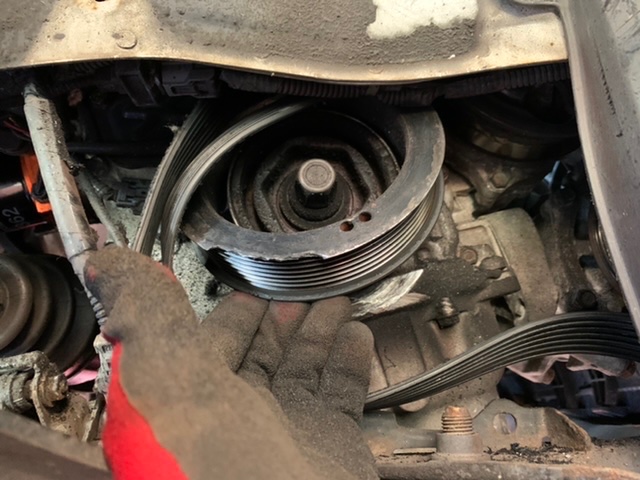 ◇HONDA CIVIC [FD2] 修理作業 クランクプーリー交換・ウォーターポンプ交換・サーモスタット交換・オートテンショナー交換・ファンベルト交換・Defiセンサーハーネス交換◇  ホンダ シビック スタッフ 日記 コクピット 荒井 車のカスタマイズにかかわるスタッフより