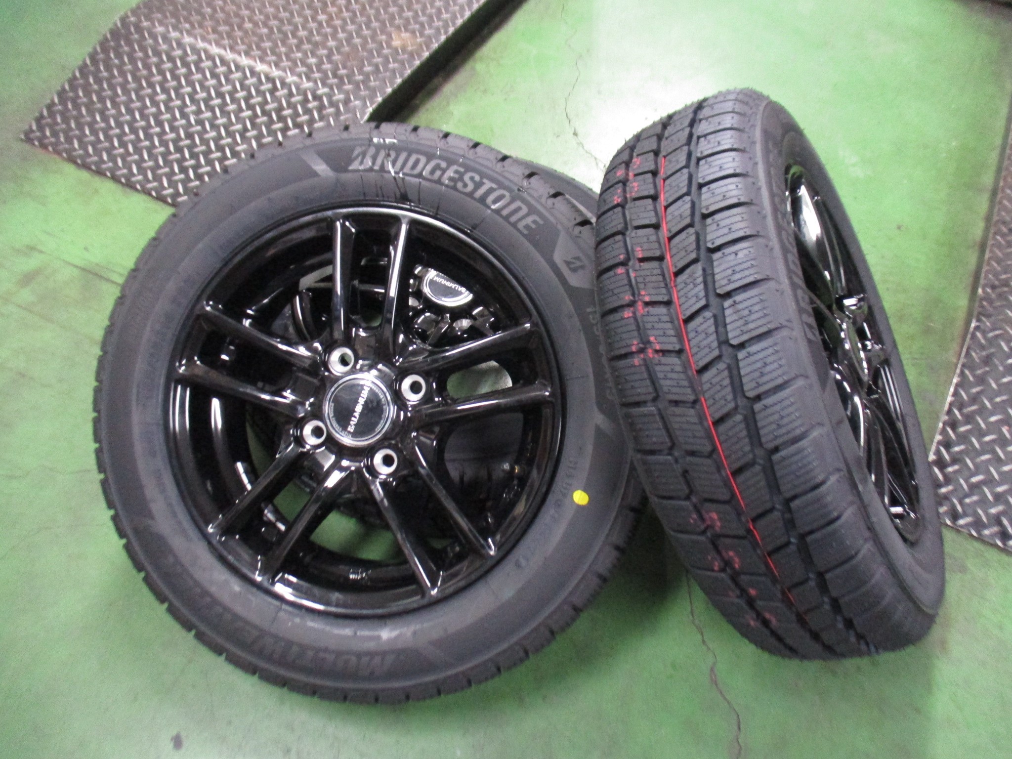 BS ブリザックREVO GZ 175/65/14 アルミ スタッドレス 4本（バリ