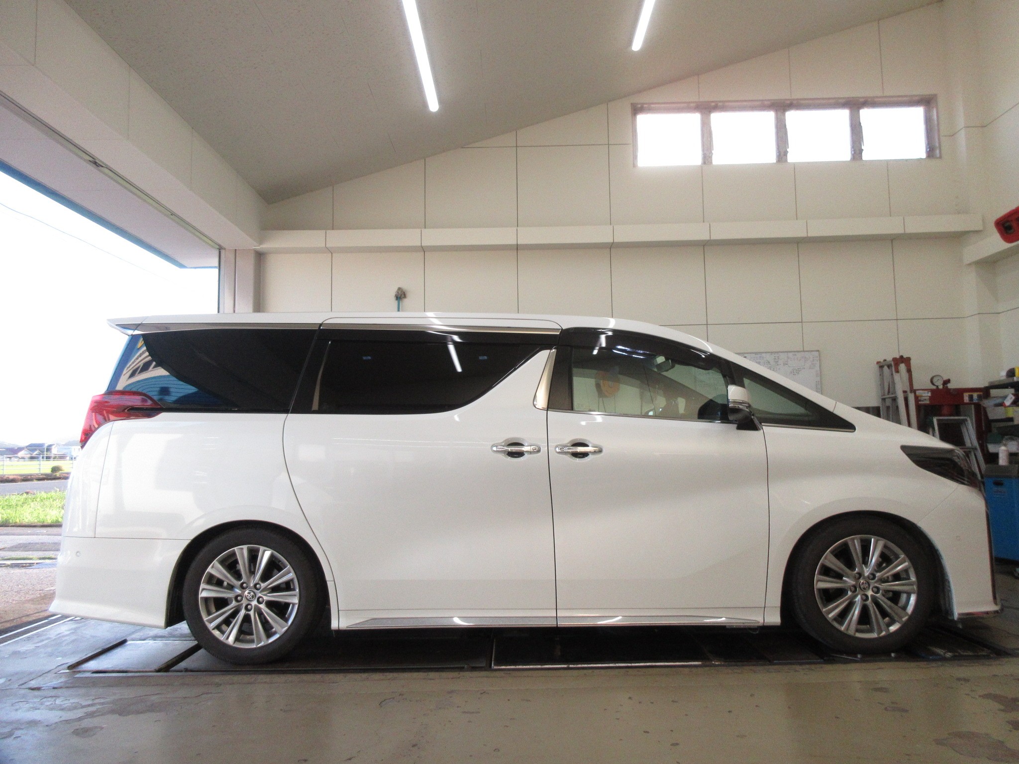 車高調とタイヤ・ホイールだけで見た目と走りが激変しちゃいます 車高調とタイヤ・ホイールだけで見た目と走りが激変しちゃいます