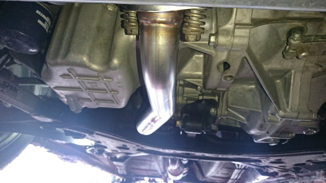 アルトワークスHA36S × SWKフロントパイプ交換 | スズキ アルトワークス 吸・排気系 | スタッフ日記 | コクピット 107 |  車のカスタマイズにかかわるスタッフより