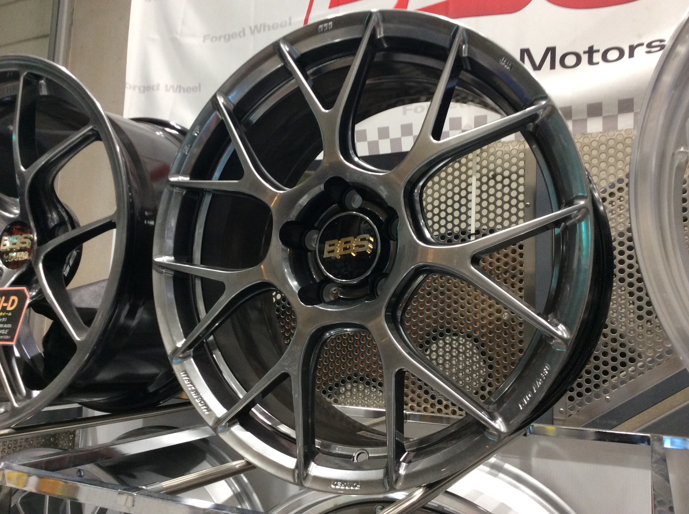 新品未使用！BBS RE-V7 19インチ　現行プリウス専用　ロックナット付