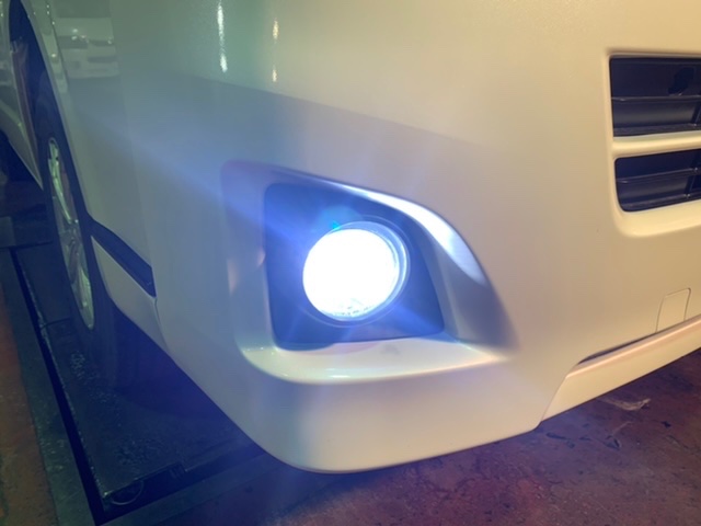 ハイエースアースカラー新車外しナロー純正フロントバンパーLED