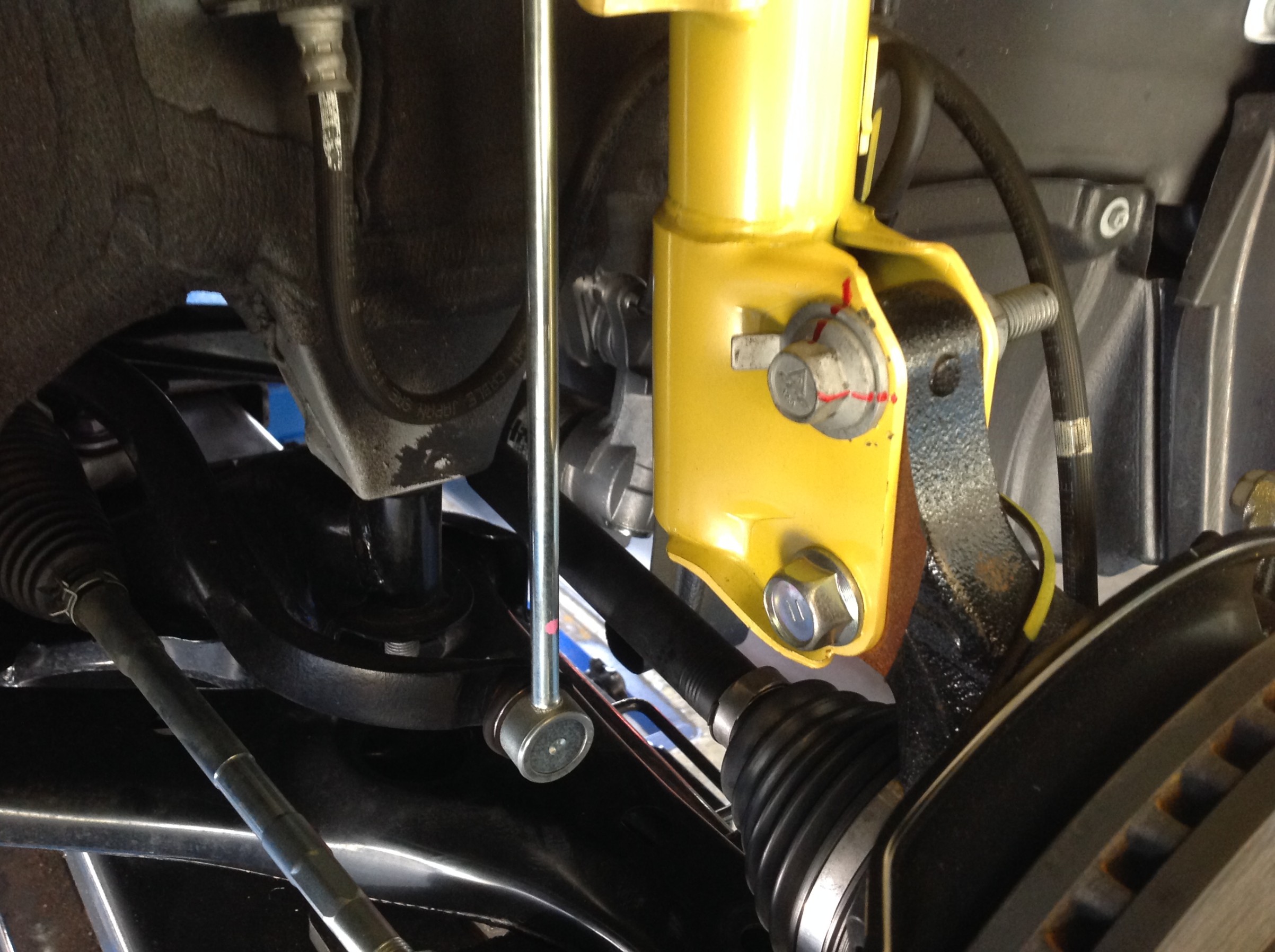 80VOXYさん、KYB LowferSportsPLUS KIT / L・H・S SET を装着です