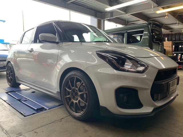 ◇SUZUKI SWIFT SPORT [ZC33S] 用品取付 MOMO MOD.8 ステアリング交換