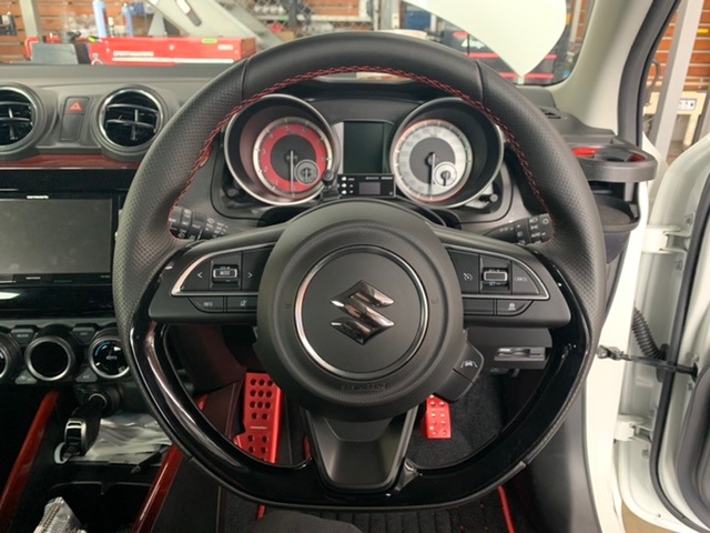 ◇SUZUKI SWIFT SPORT [ZC33S] 用品取付 MOMO MOD.8 ステアリング交換