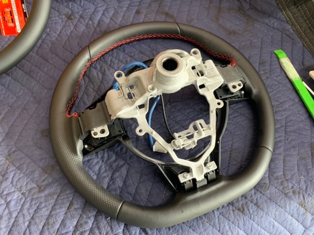 ◇SUZUKI SWIFT SPORT [ZC33S] 用品取付 MOMO MOD.8