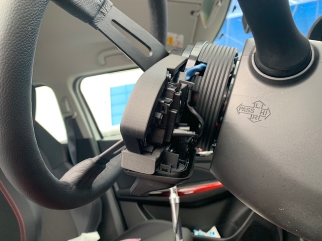 momo ハンドル　スイフトスポーツ ◇SUZUKI SWIFT SPORT [ZC33S] 用品取付 MOMO MOD.8