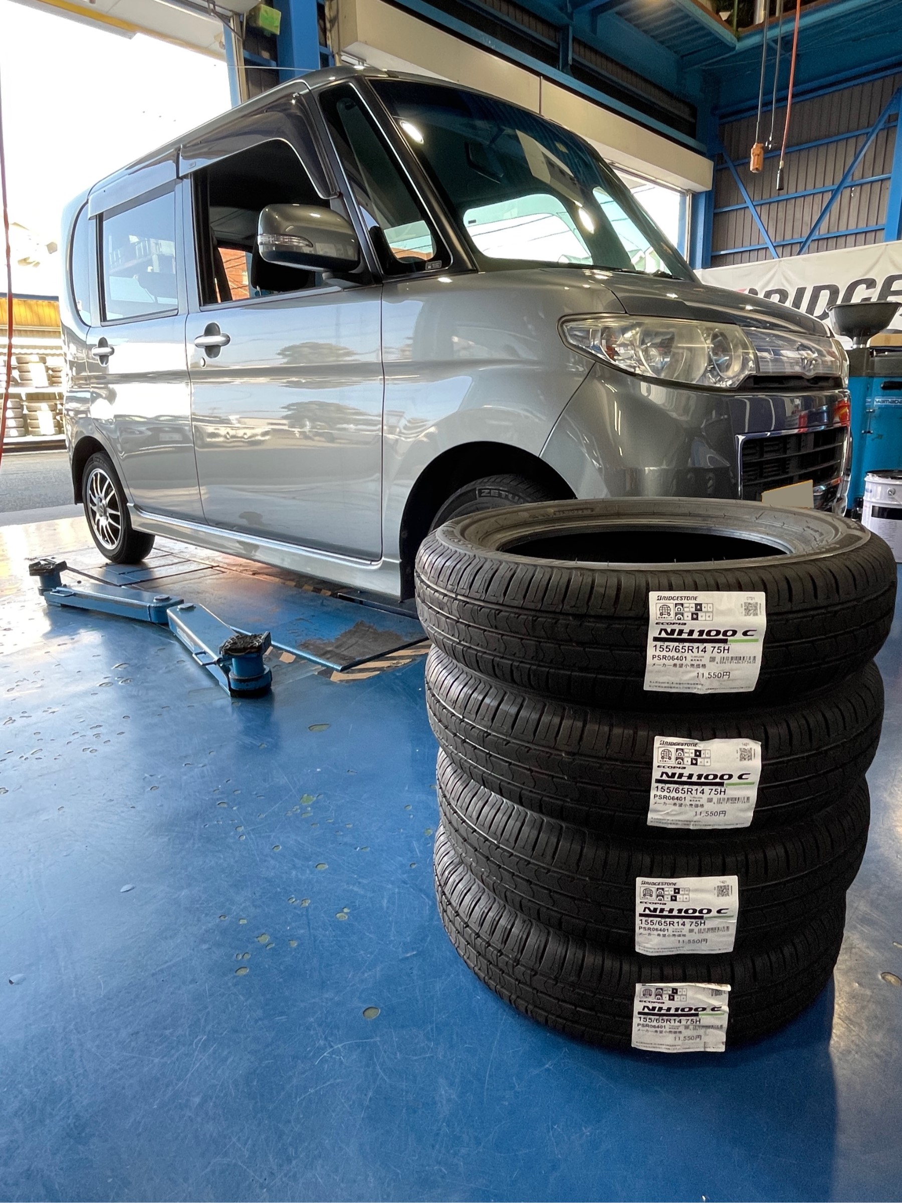 軽自動車などに 新しいです 165/65R14のスタッドレスタイヤです。 通お