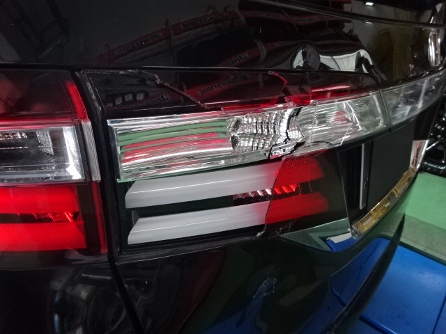 オデッセイRC1 テールランプ交換！ | ホンダ オデッセイ エクステリア