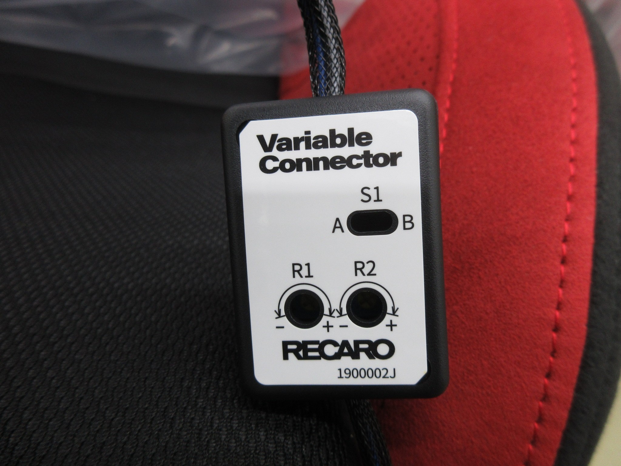 純正レカロが体に合わなかったので2脚セットで交換しちゃいました！ルノー メガーヌRSに「RECARO SR-7 GU100」の取り付け！ | ルノー  メガーヌ | 店長アサコのブログ | コクピット 55 | 車のカスタマイズにかかわるスタッフより