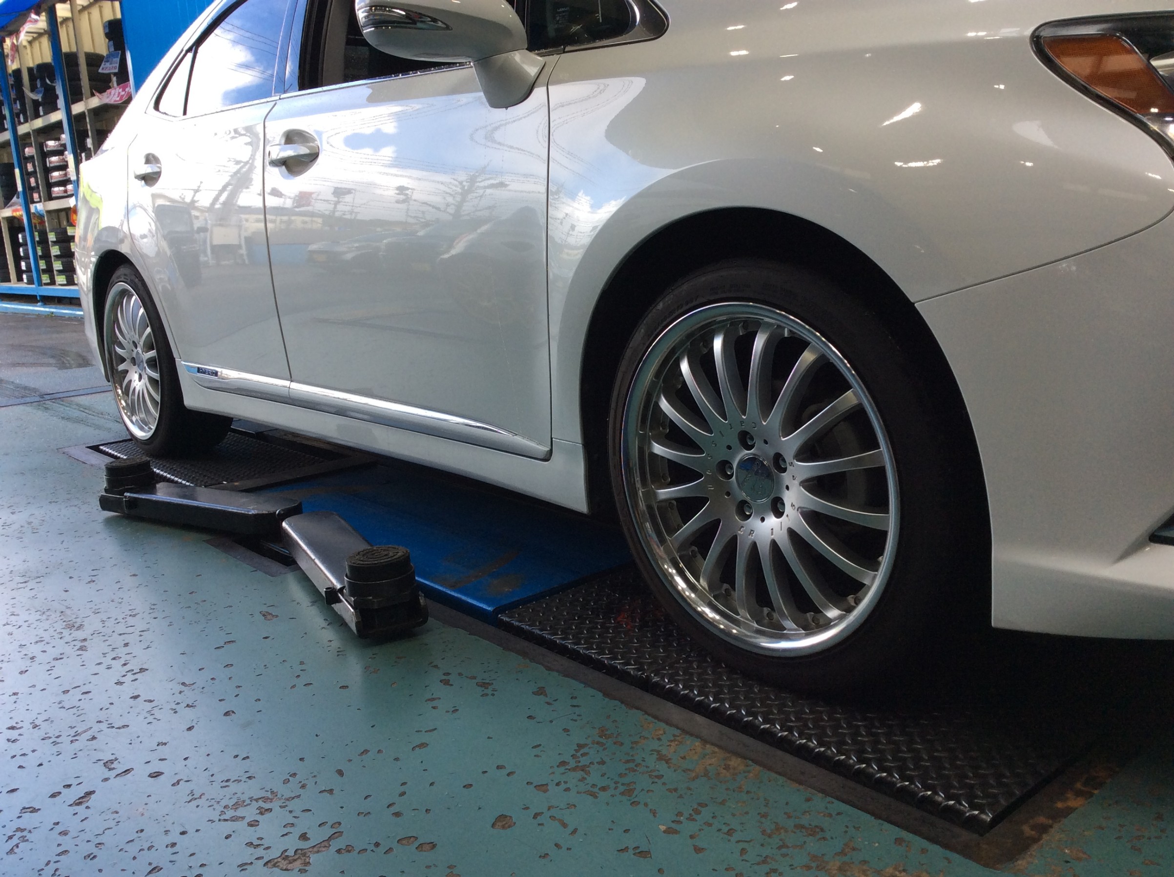 適量な落ち具合 | レクサス HS 足まわり（サスペンション