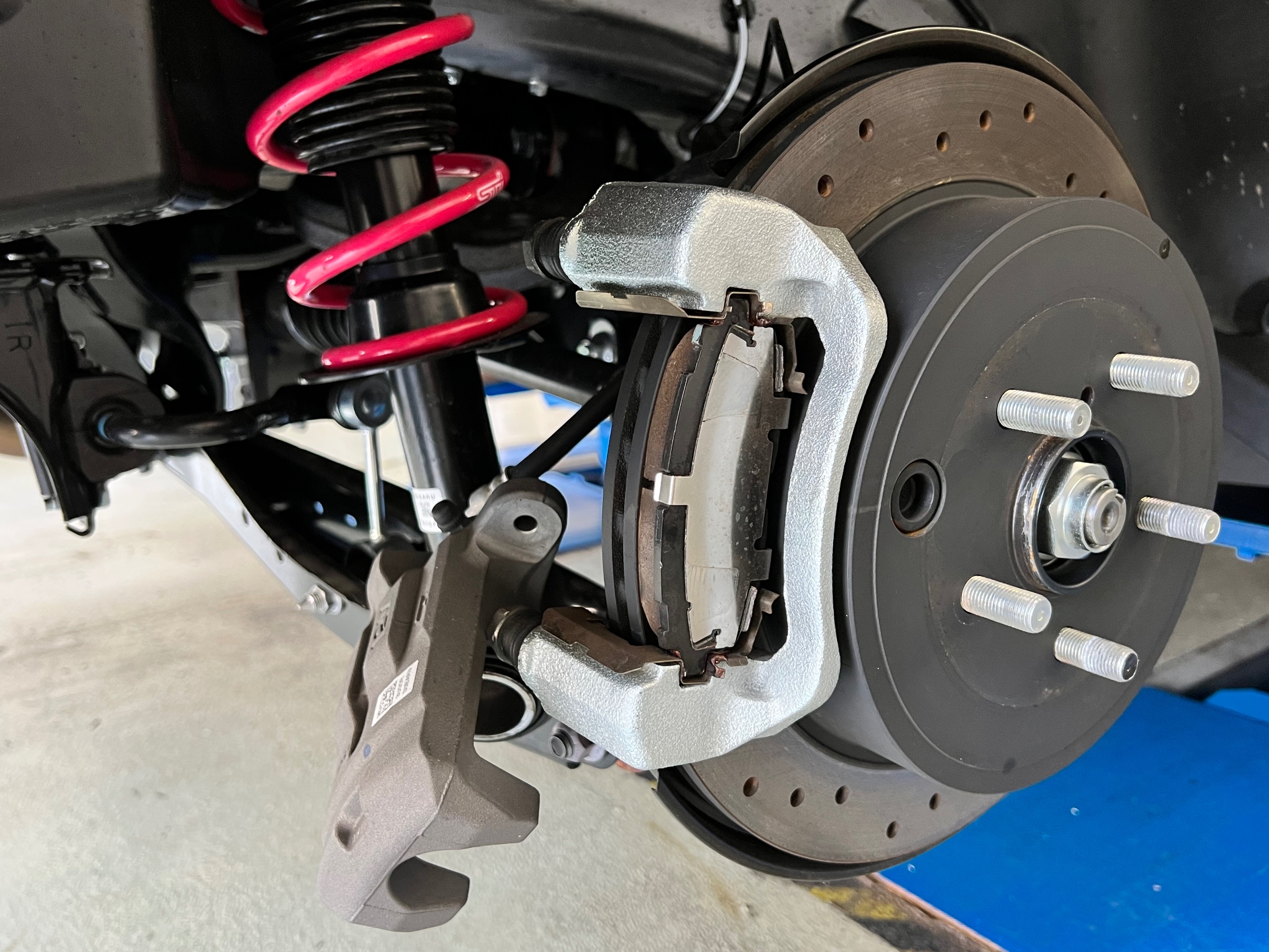 新型BRZ ブレーキ強化。 取り付け事例 コクピット21世田谷 お店の取付加工事例紹介