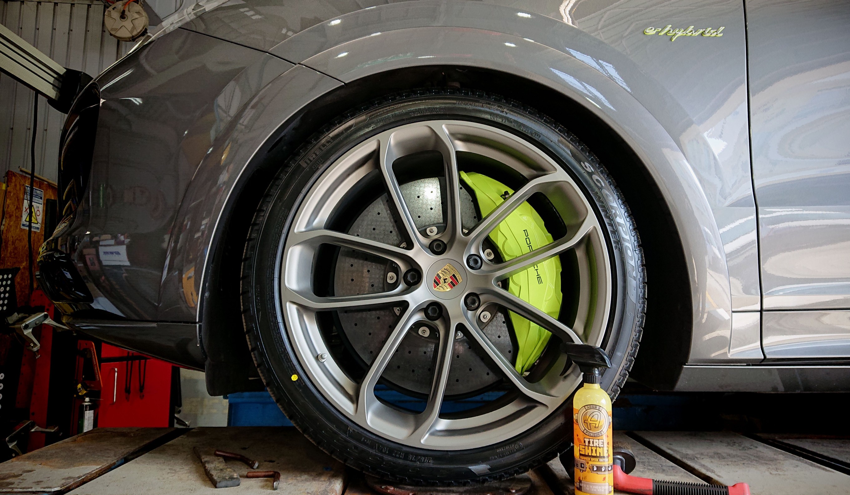 アニメショート ポルシェ カイエン (955/957/958) ロワリングキット 1