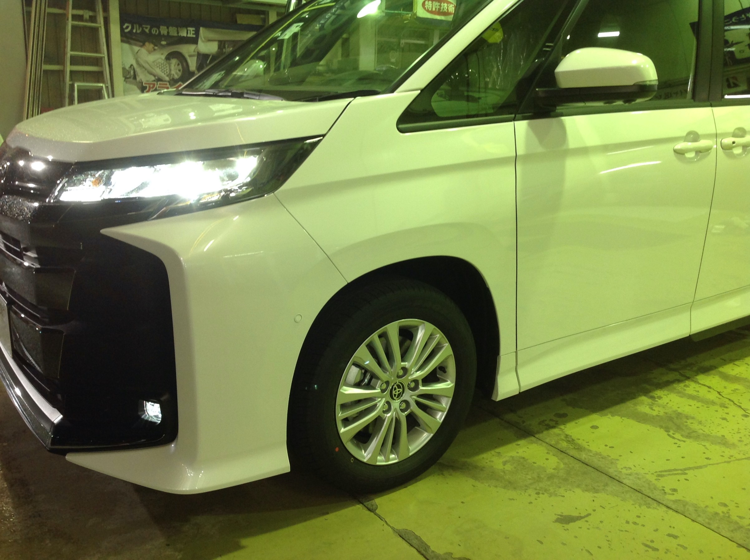 トヨタ新型90系ノアさん、純正用品のお取り付け～♪ | トヨタ ノア AV