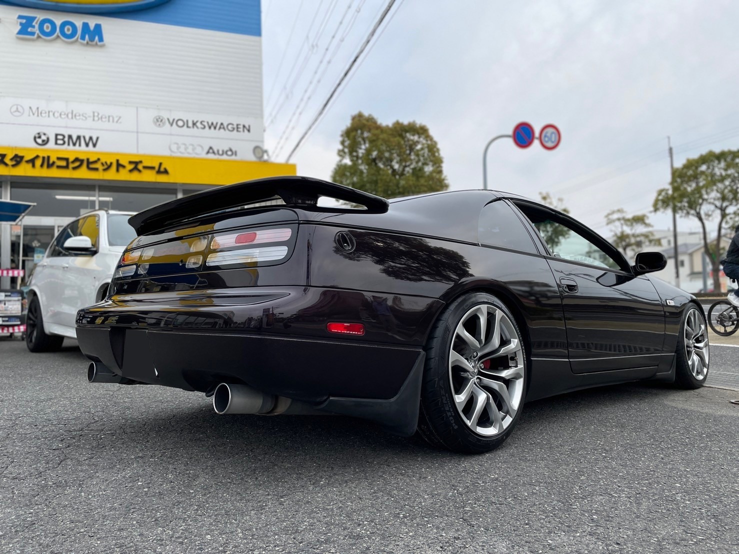 新旧フェアレディz 夢の競演 日産 フェアレディz タイヤ タイヤ タイヤ ホイール交換 スタッフ日記 スタイルコクピット ズーム 車のカスタマイズにかかわるスタッフより