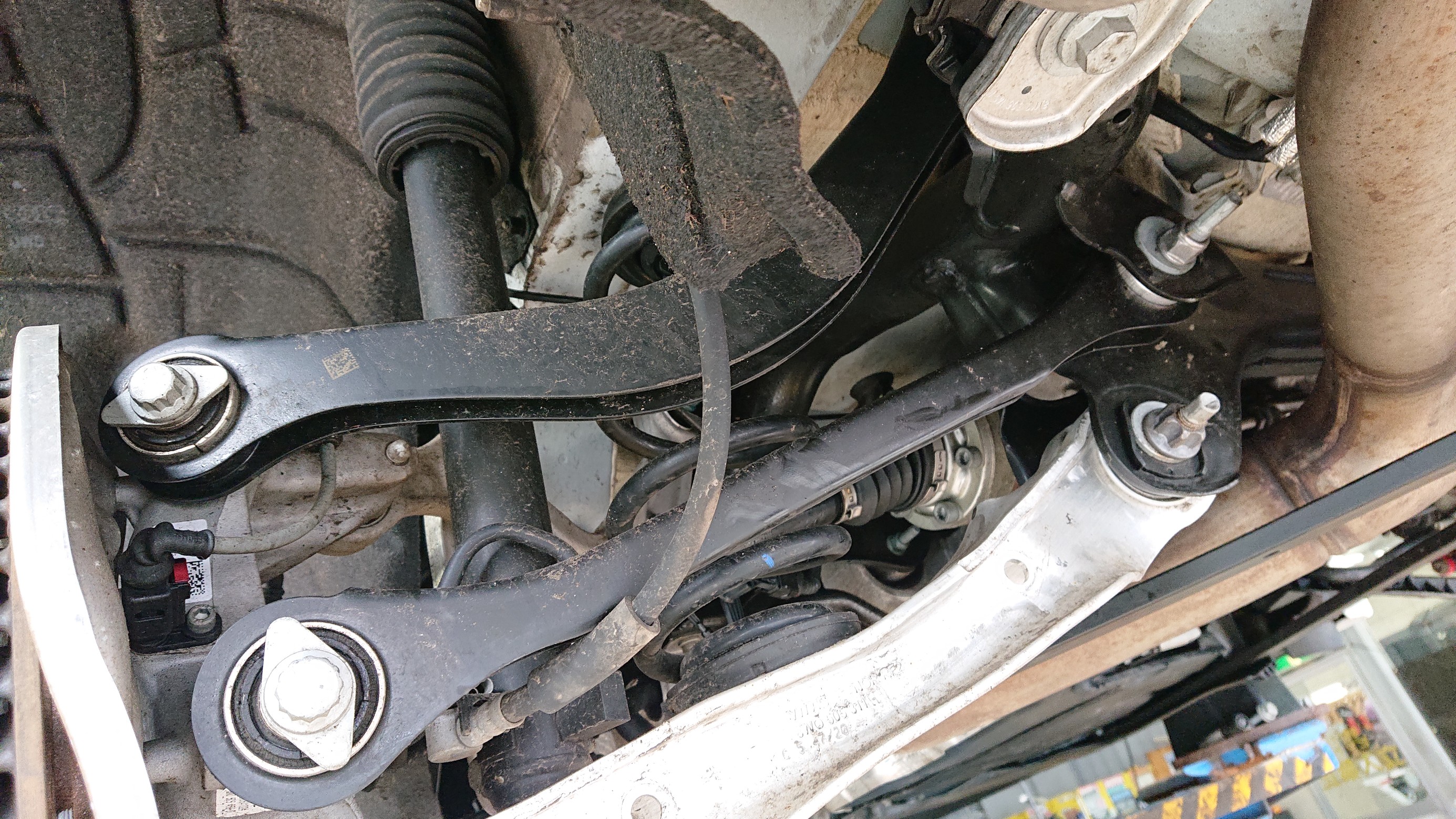 KW（カーヴェー）HAS・・・ Height Adjustable Spring の取付け作業 ／ アウディ RS4 AVANT アウディ RS4  足まわり（サスペンション・ブレーキ） 足まわり（サスペンション・ブレーキ） サスペンションパーツ関連取付 Feel Book  スタイルコクピット フィール 車 ...