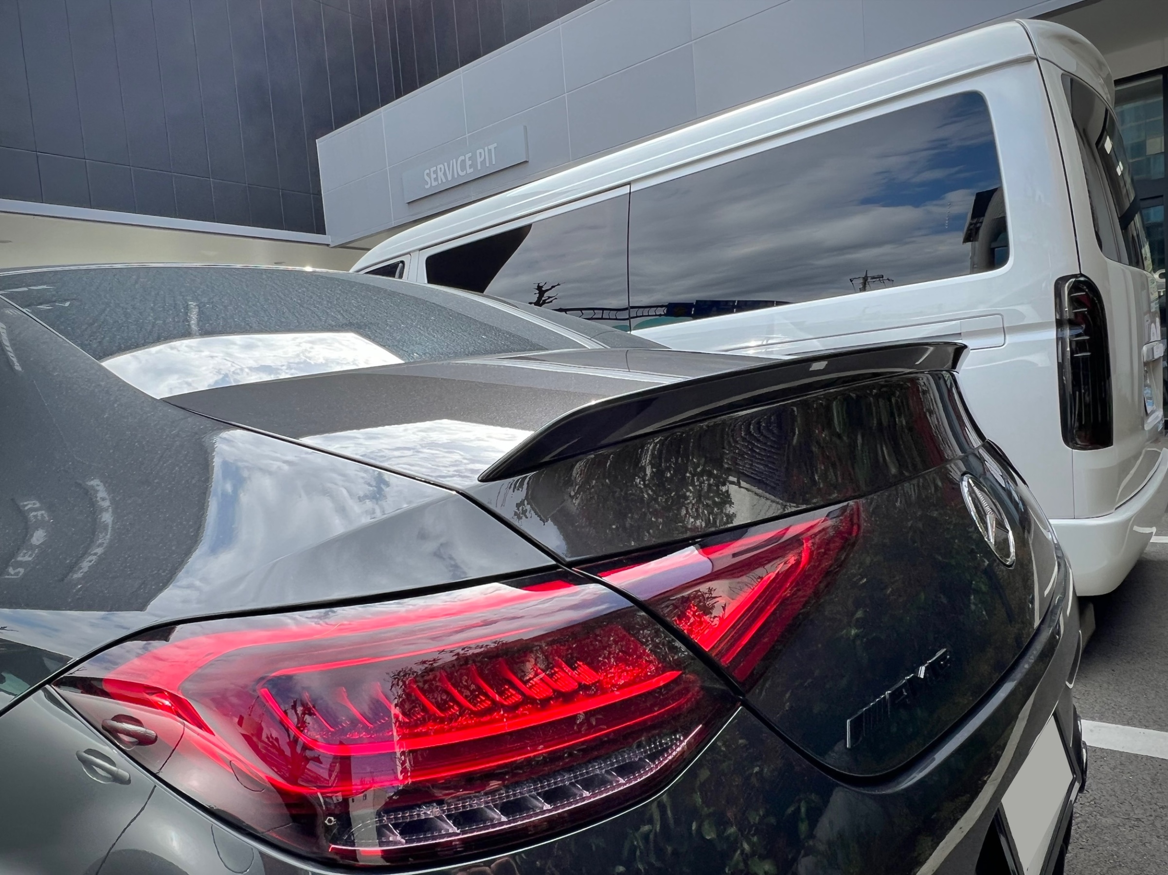CLS220d AMG 純正トランクスポイラー取付❗️ | 取り付け事例
