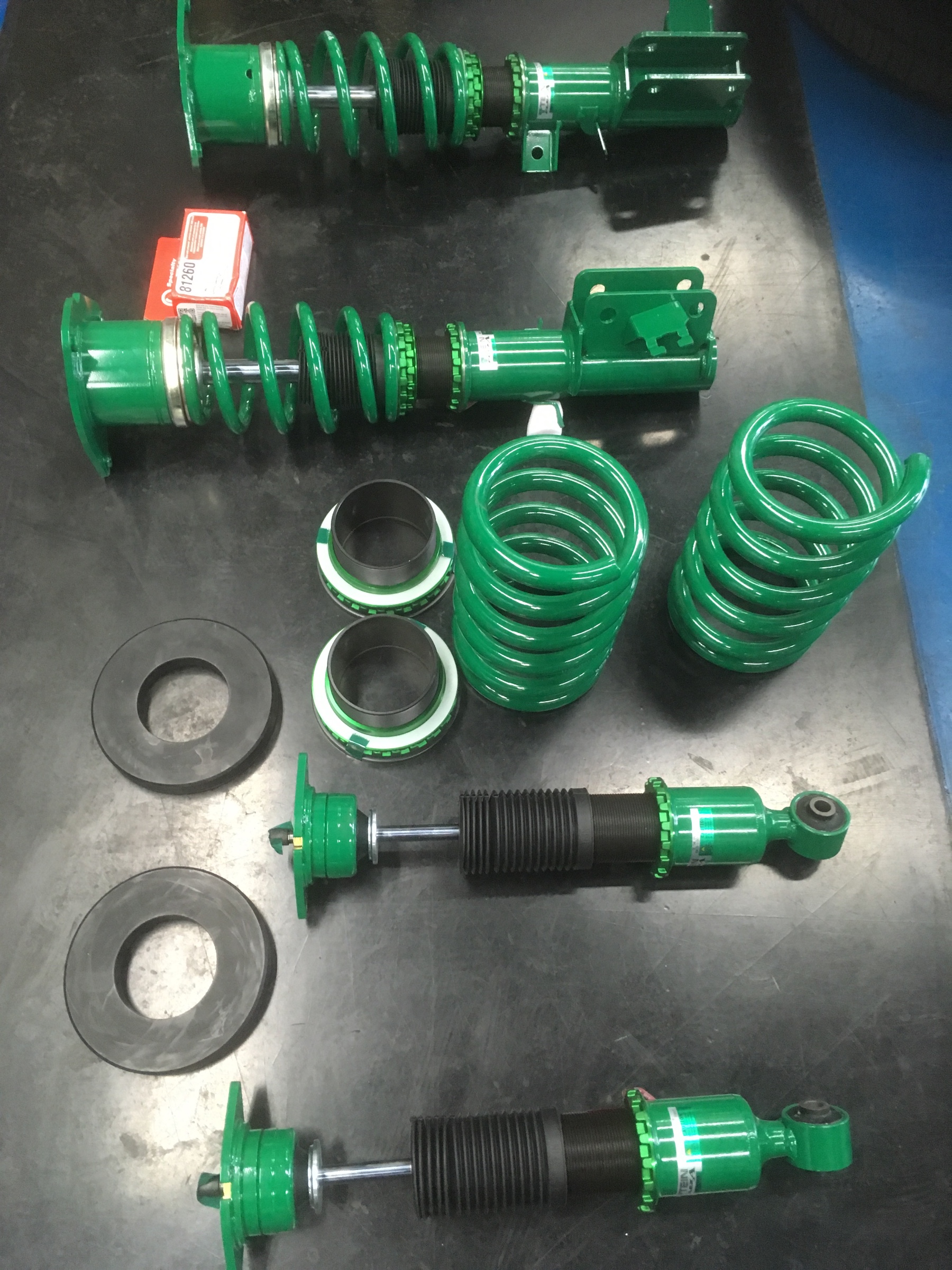 52エルグランド 車高調取り付け カスタマイズ日記 コクピット 相模原 車のカスタマイズにかかわるスタッフより