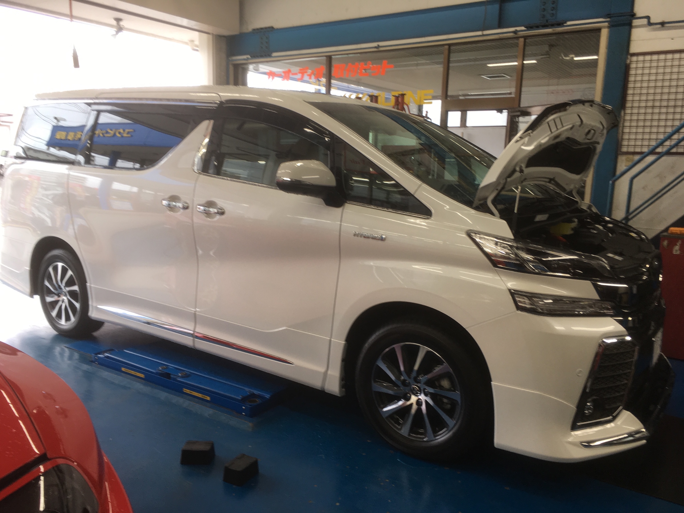 30ヴェルファイア 車高調 カスタマイズ日記 コクピット 相模原 車のカスタマイズにかかわるスタッフより