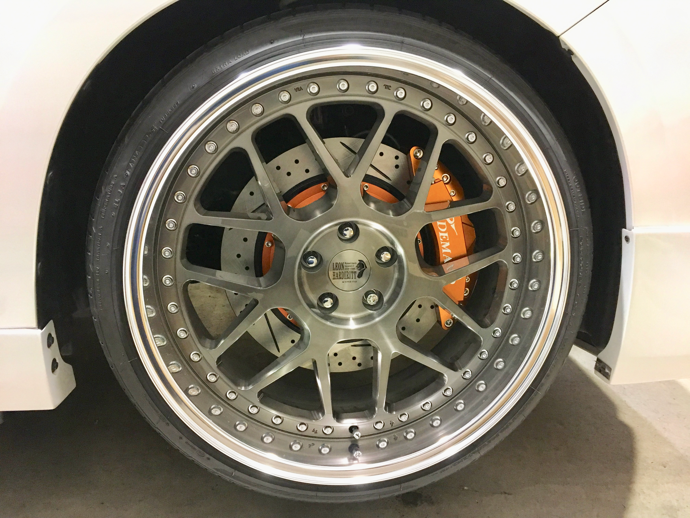 30ALPHARD Executive Lounge ✖ LEON HARDIRITT Gemut 22x10J