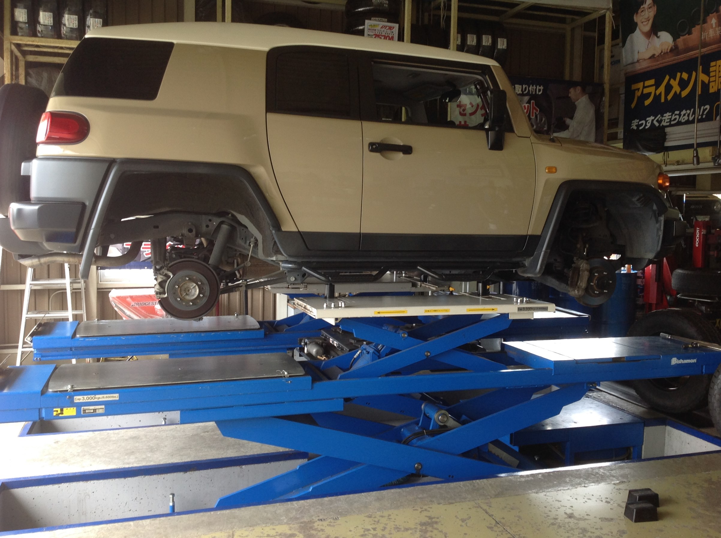 Fj クルーザーさん 車高アップ作戦 完成ですぅ トヨタ Fjクルーザー 足まわり サスペンション ブレーキ 足まわり サスペンション ブレーキ サスペンションパーツ関連取付 スタッフ日記 コクピット きねいわ 車のカスタマイズにかかわるスタッフより